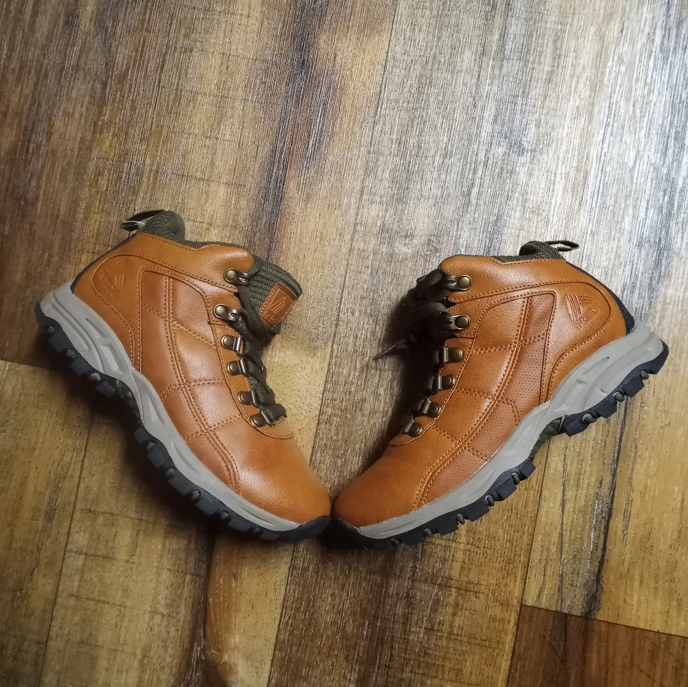 Boys Sz 4 Reebok Hiking Boots